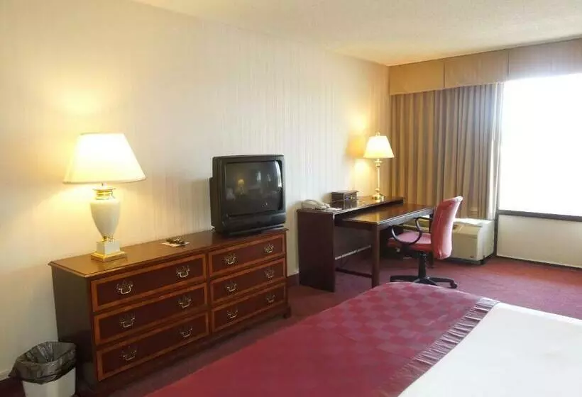 Отель Lorain Studio Suites