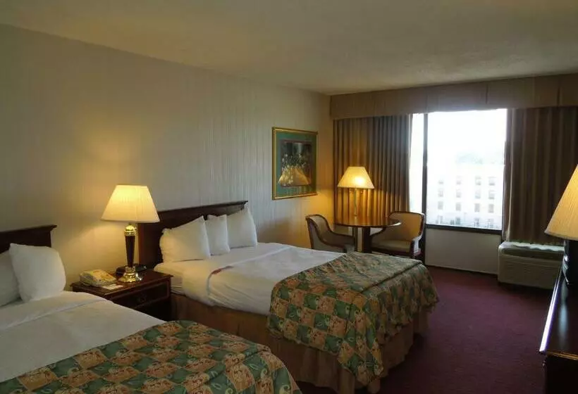 Отель Lorain Studio Suites