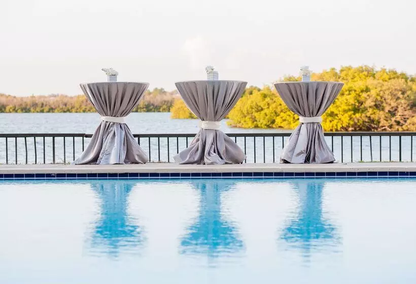 هتل Doubletree By Hilton Tampa Rocky Point Waterfront