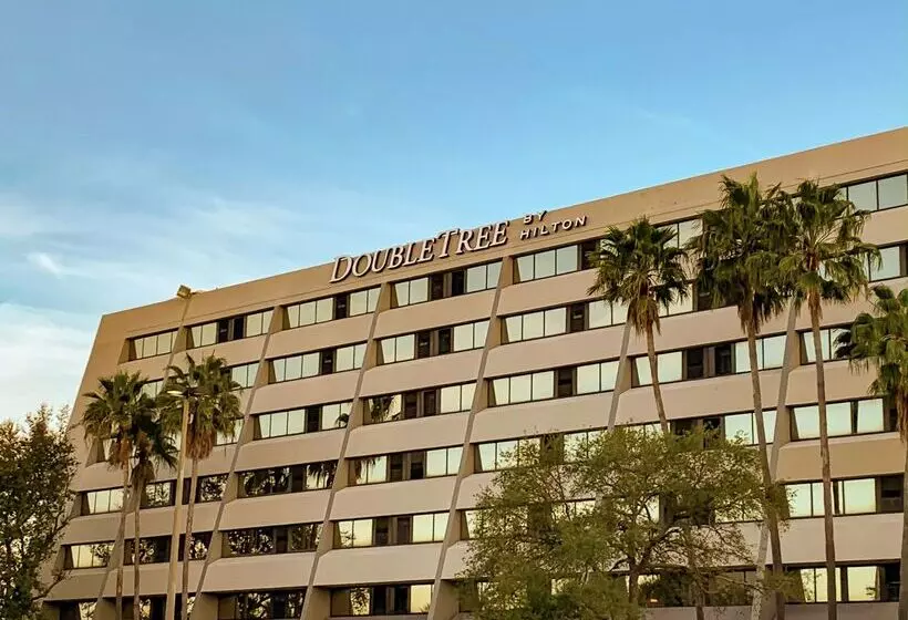 هتل Doubletree By Hilton Tampa Rocky Point Waterfront