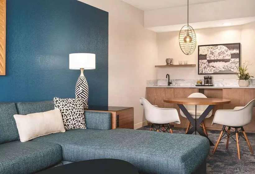 هتل Doubletree By Hilton Tampa Rocky Point Waterfront