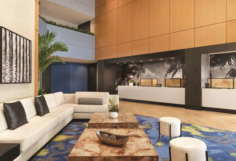 ホテル Doubletree By Hilton Tampa Rocky Point Waterfront