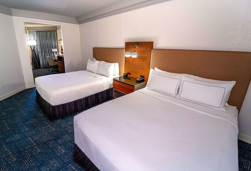 ホテル Doubletree By Hilton Tampa Rocky Point Waterfront