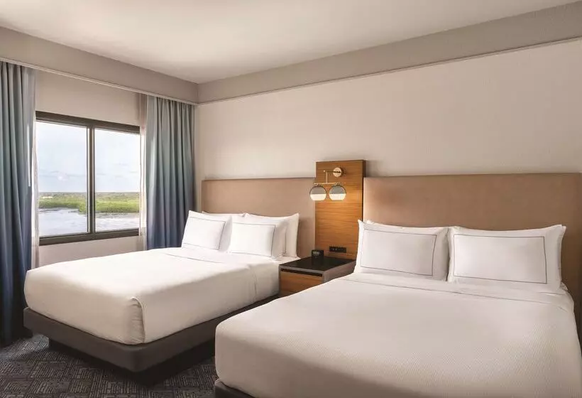 هتل Doubletree By Hilton Tampa Rocky Point Waterfront