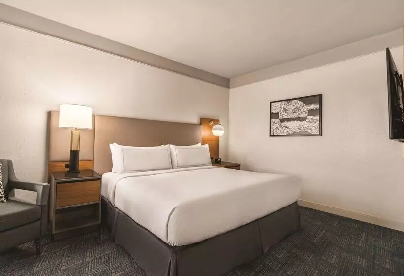 هتل Doubletree By Hilton Tampa Rocky Point Waterfront