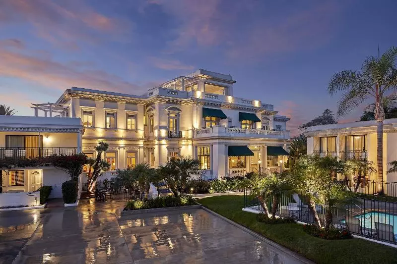 Отель Glorietta Bay Inn