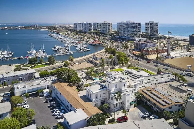 Отель Glorietta Bay Inn