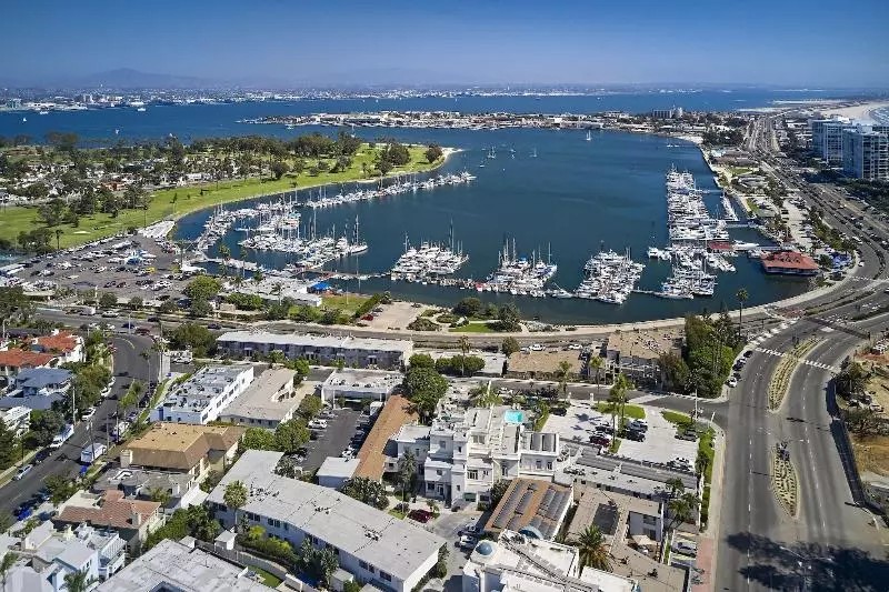 Отель Glorietta Bay Inn