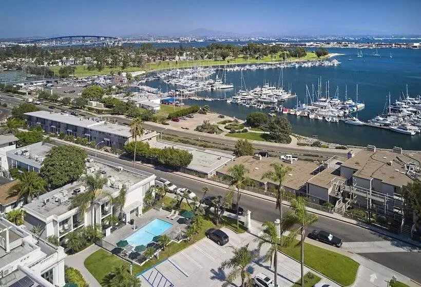 Отель Glorietta Bay Inn