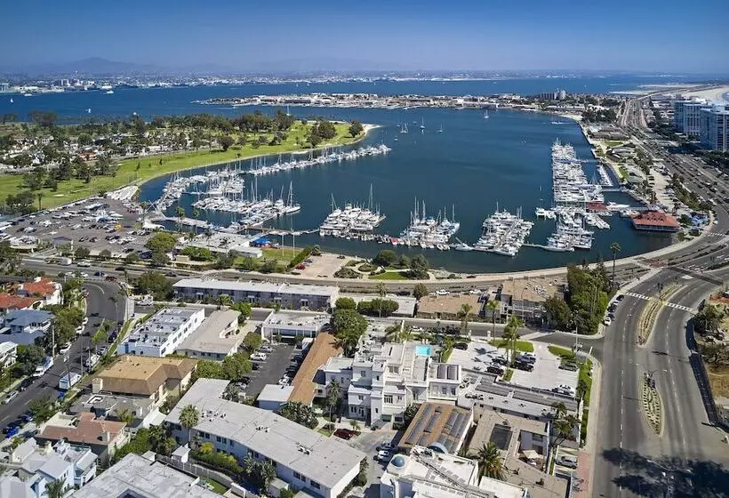 Отель Glorietta Bay Inn