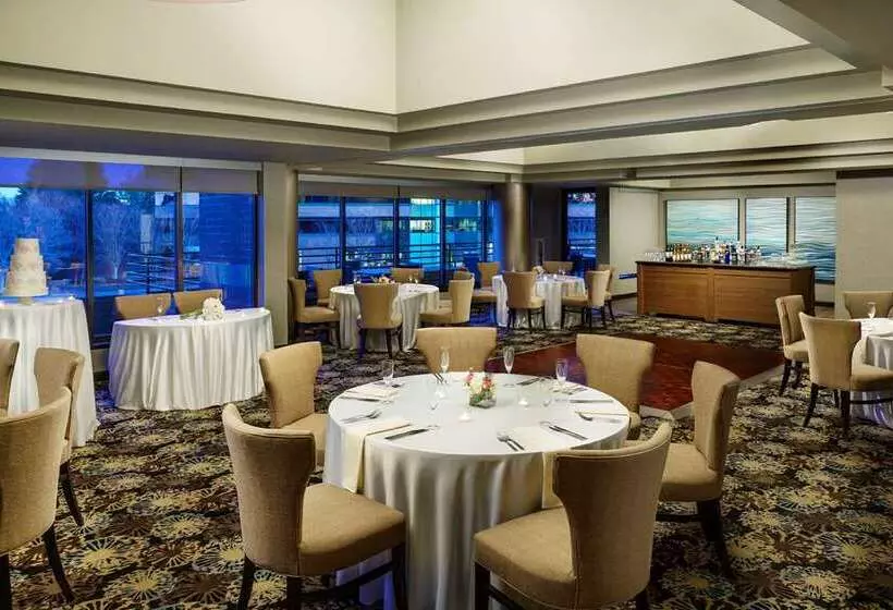 Otel Hilton Charlotte University Place