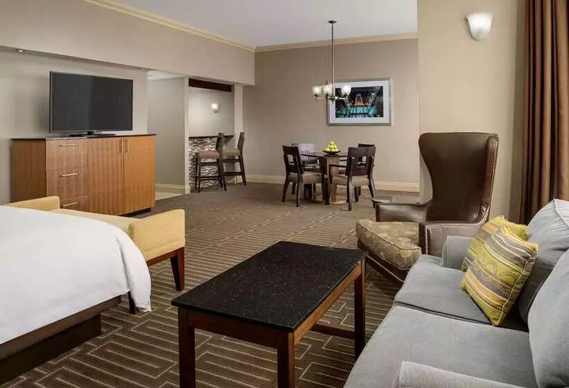 Otel Hilton Charlotte University Place