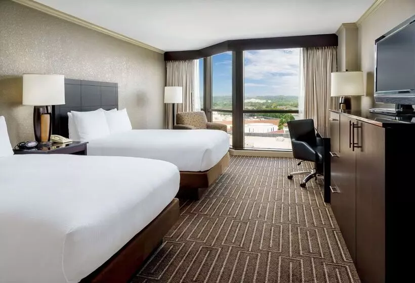 هتل Hilton Charlotte University Place