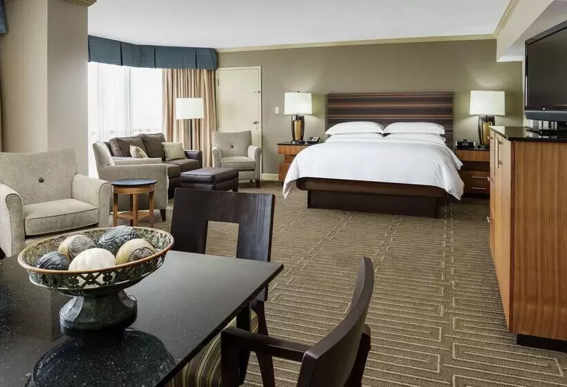 هتل Hilton Charlotte University Place
