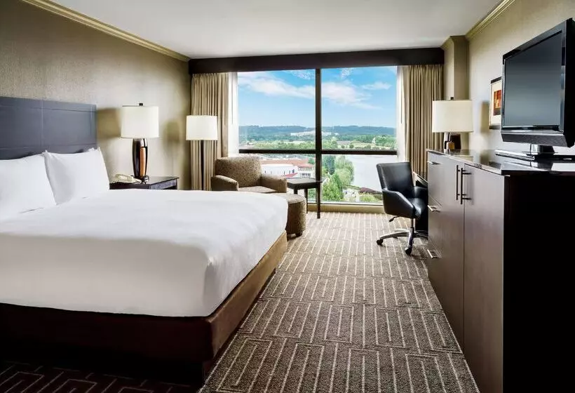 هتل Hilton Charlotte University Place