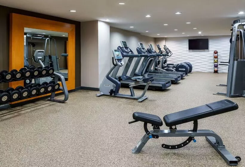 هتل Hilton Charlotte University Place