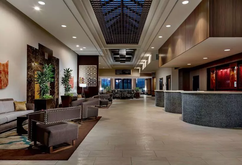 هتل Hilton Charlotte University Place