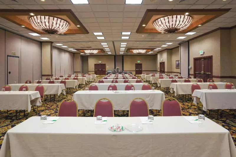 בית מלון כפרי Holiday Inn Sacramento Downtown Arena, An Ihg