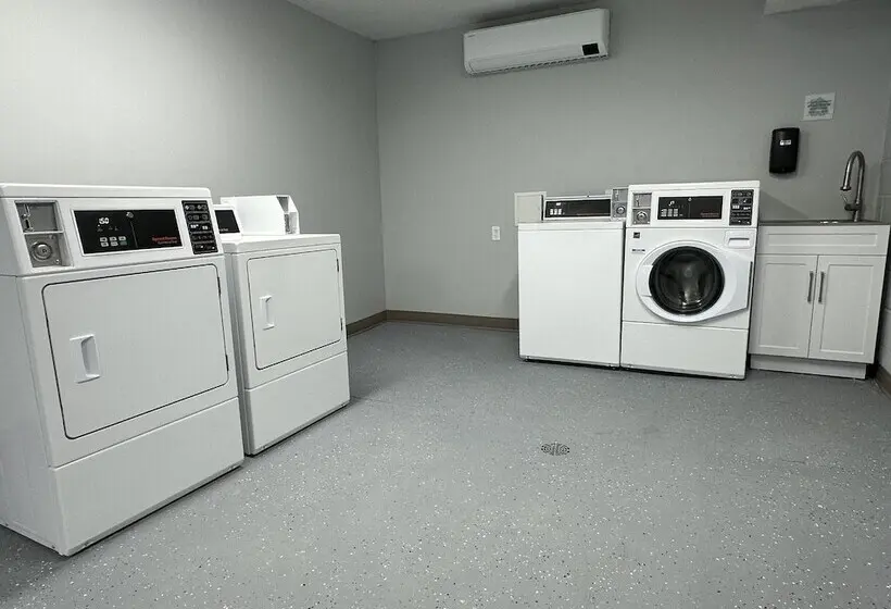 Hometowne Studios By Red Roof & Conference Center Cortland