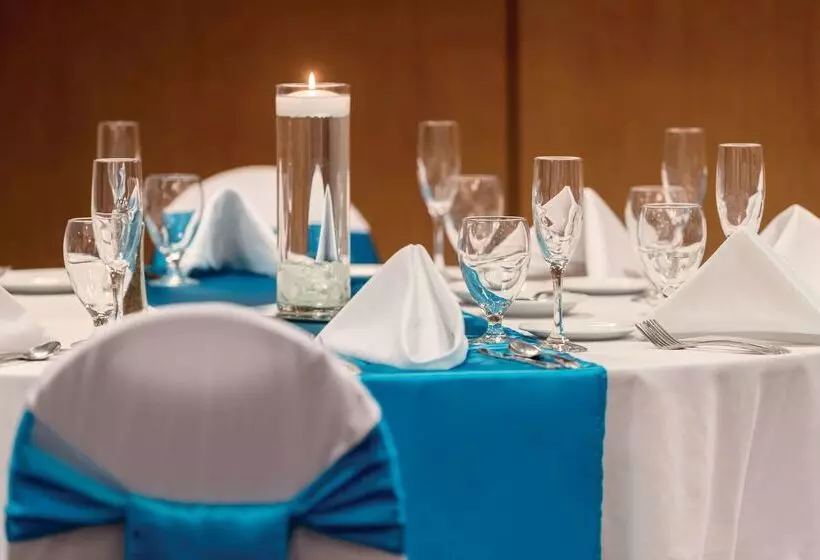 ホテル Ramada By Wyndham Indiana