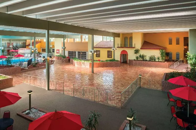 ホテル Ramada By Wyndham Indiana