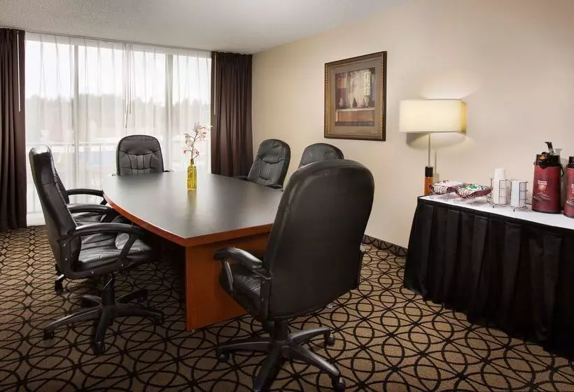 هتل Red Lion Inn & Suites Olympia, Governor