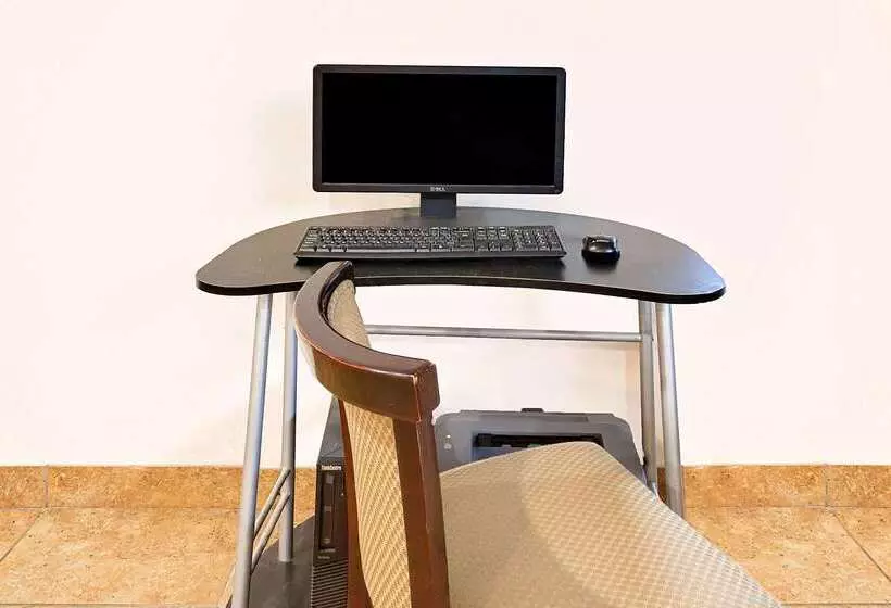 Hotel Super 8 By Wyndham Plainview