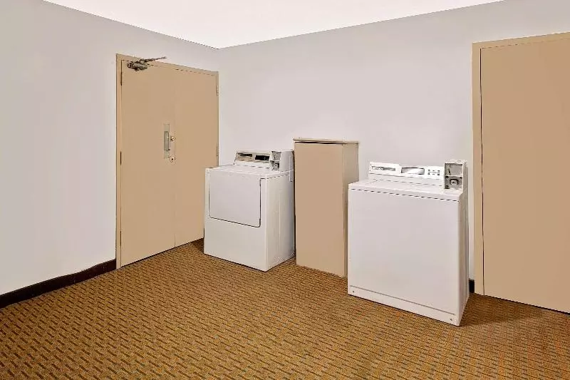 Hotel Super 8 By Wyndham Plainview