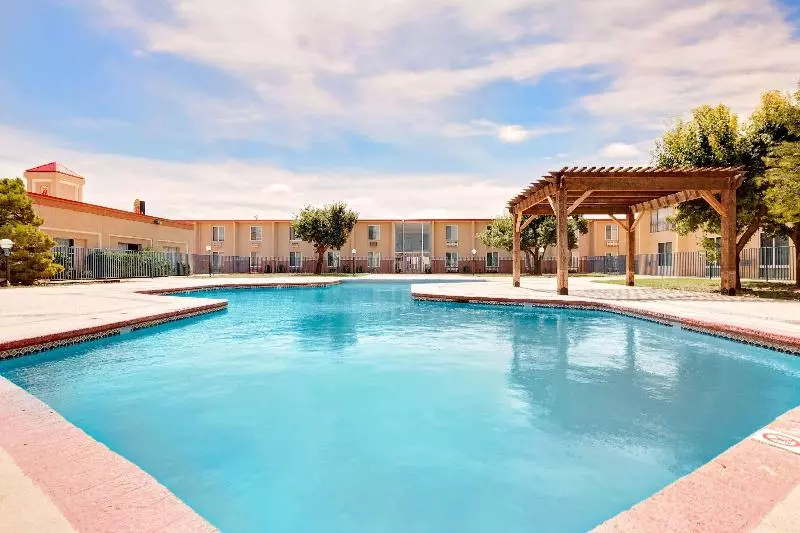 Hotel Super 8 By Wyndham Plainview