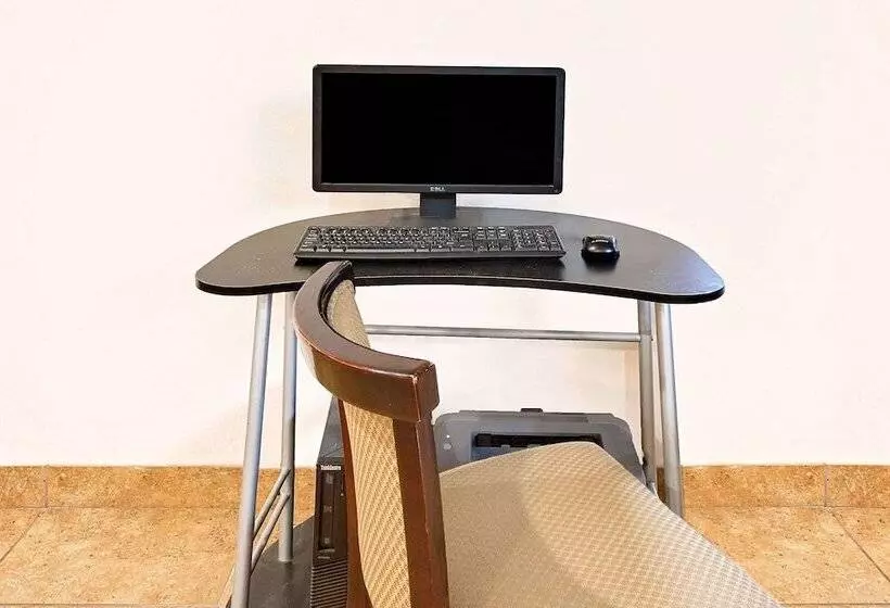 Hotel Super 8 By Wyndham Plainview