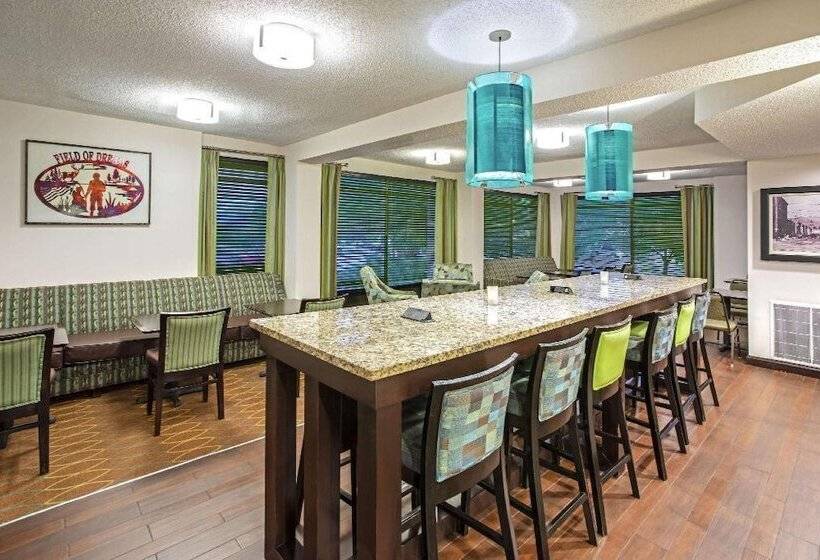 هتل Spark By Hilton Colorado Springs I 25 Central