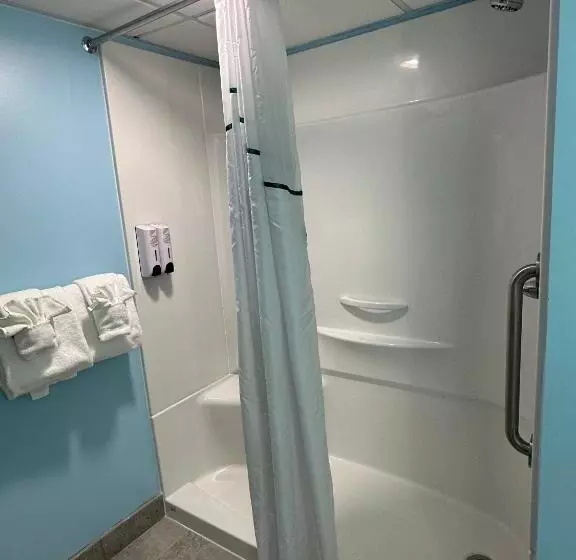 ホテル Hometowne Studios By Red Roof & Conference Center Cortland