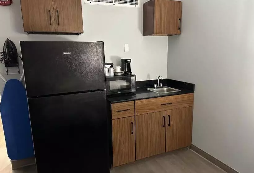 ホテル Hometowne Studios By Red Roof & Conference Center Cortland