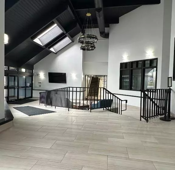 ホテル Hometowne Studios By Red Roof & Conference Center Cortland