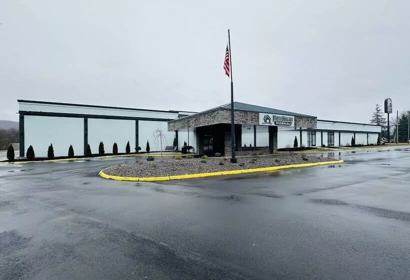 ホテル Hometowne Studios By Red Roof & Conference Center Cortland