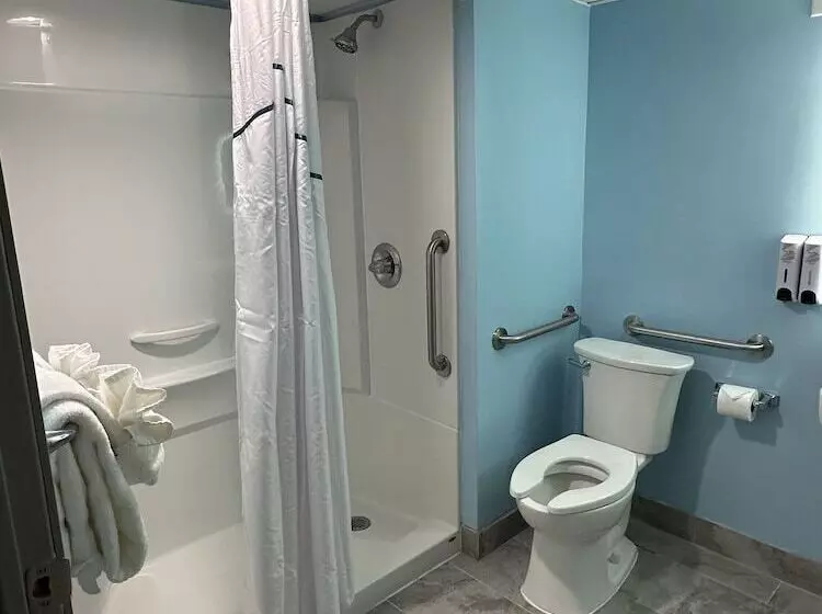 ホテル Hometowne Studios By Red Roof & Conference Center Cortland