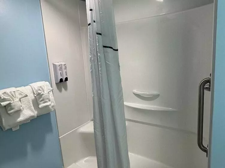 ホテル Hometowne Studios By Red Roof & Conference Center Cortland