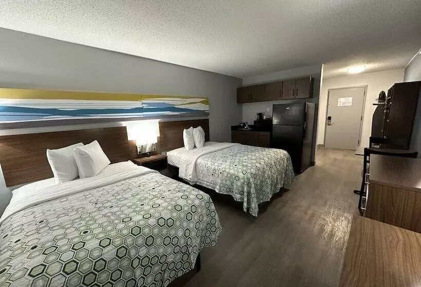 ホテル Hometowne Studios By Red Roof & Conference Center Cortland