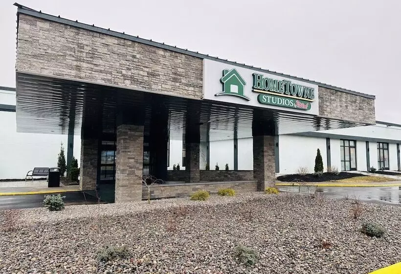 ホテル Hometowne Studios By Red Roof & Conference Center Cortland