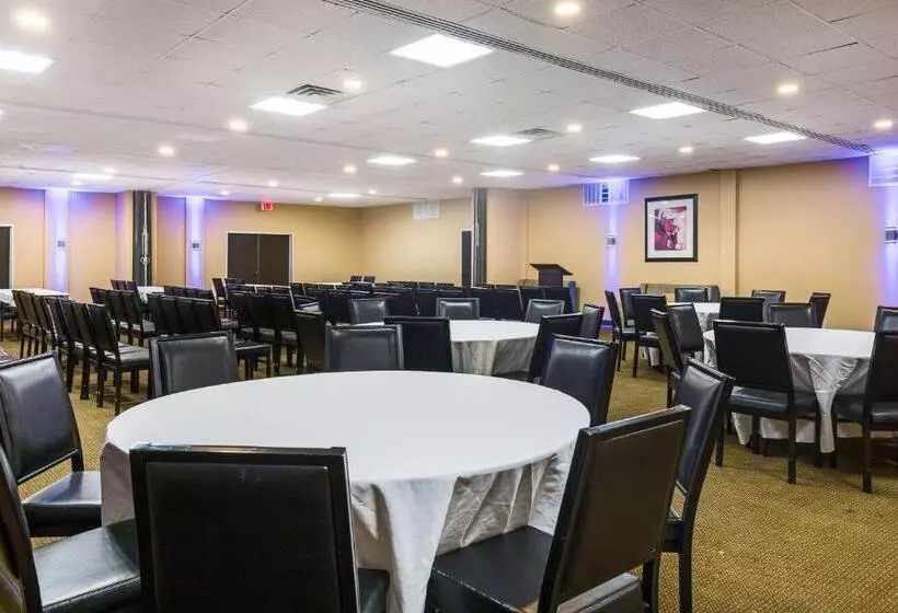Отель Pocono Inn & Banquet   Stroudsburg