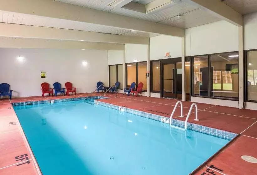 Отель Pocono Inn & Banquet   Stroudsburg