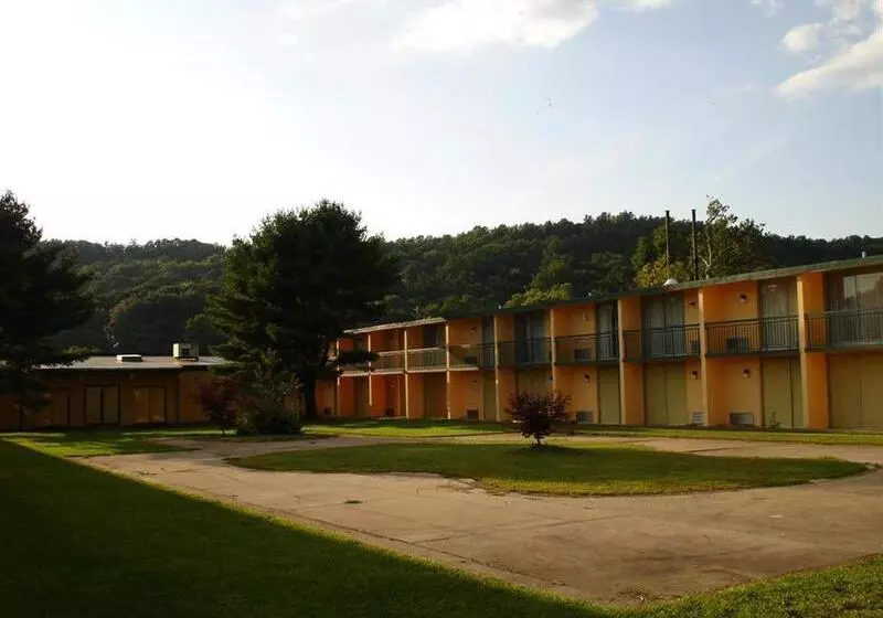 Отель Pocono Inn & Banquet   Stroudsburg