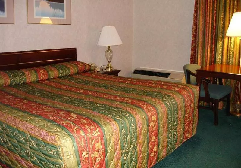 Отель Pocono Inn & Banquet   Stroudsburg