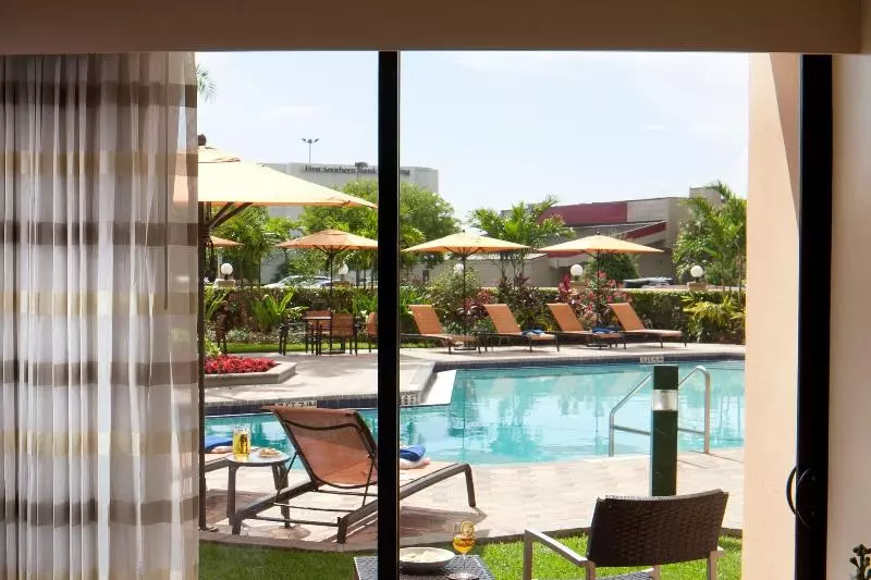 בית מלון כפרי Courtyard By Marriott Fort Lauderdale East / Lauderdale By The Sea