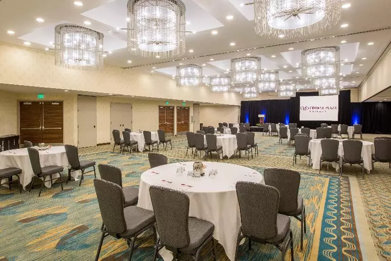 Crowne Plaza Seattle, An Ihg Hotel With No Resort Fee