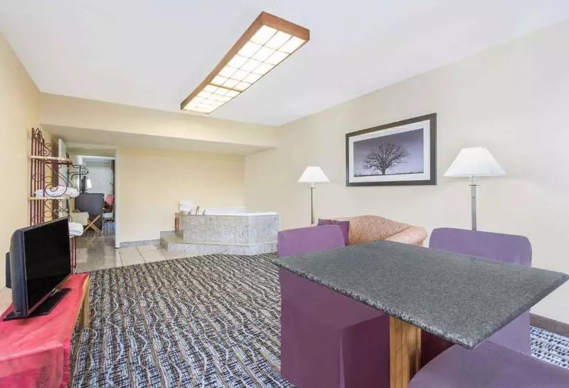 ホテル Days Inn By Wyndham Asheville/mall