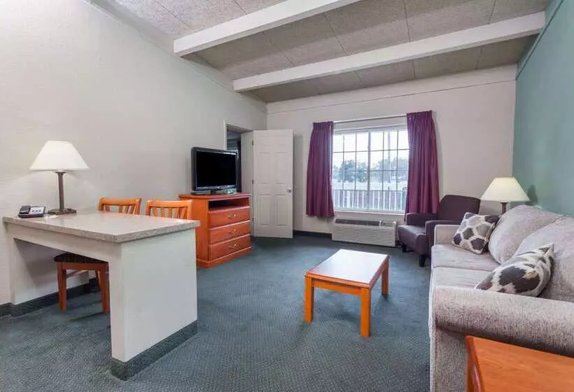 בית מלון כפרי Days Inn & Suites By Wyndham Lexington