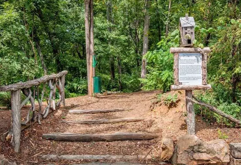 ホテル Holiday Inn Asheville East Blue Ridge Pkwy, An Ihg