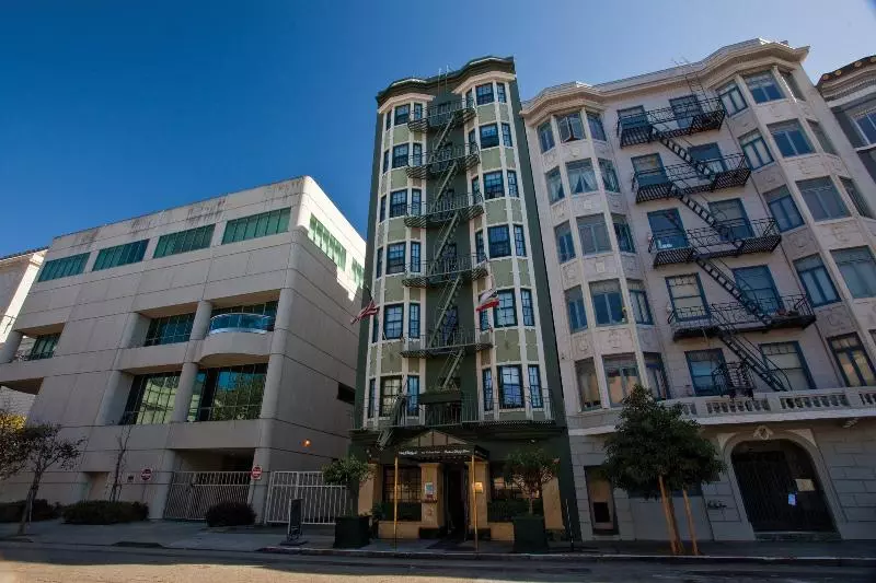 فندق Inn At The Opera