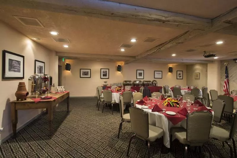 Отель Inn Of The Governors